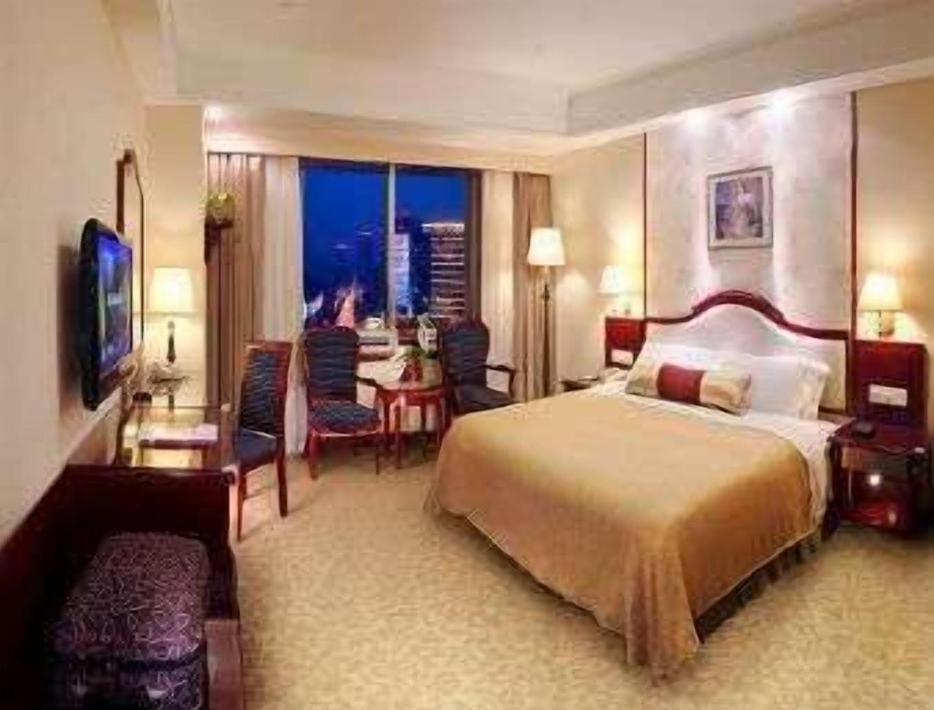 Ramada Plaza Tianlu Hotel Wuhan Bagian luar foto