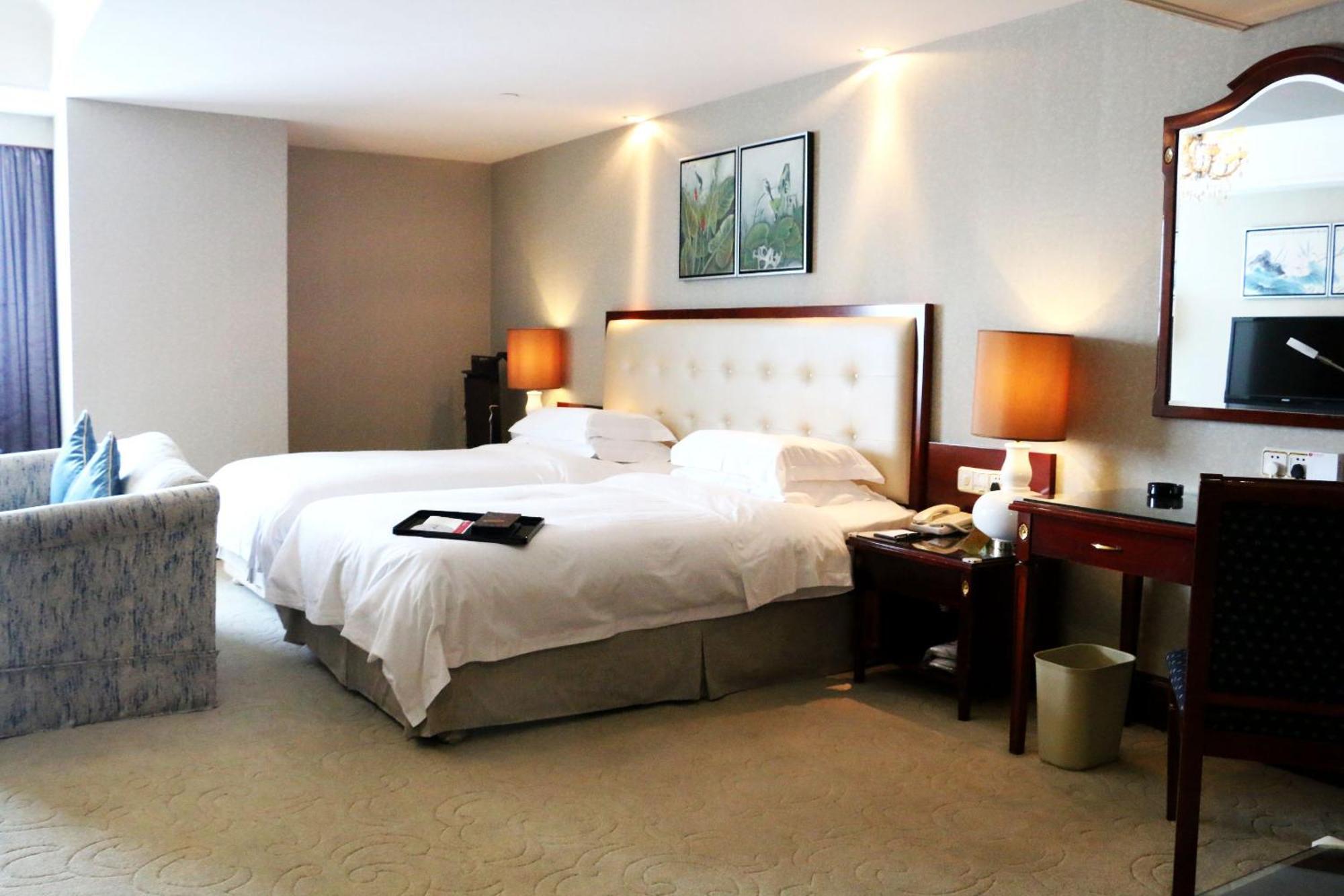 Ramada Plaza Tianlu Hotel Wuhan Bagian luar foto