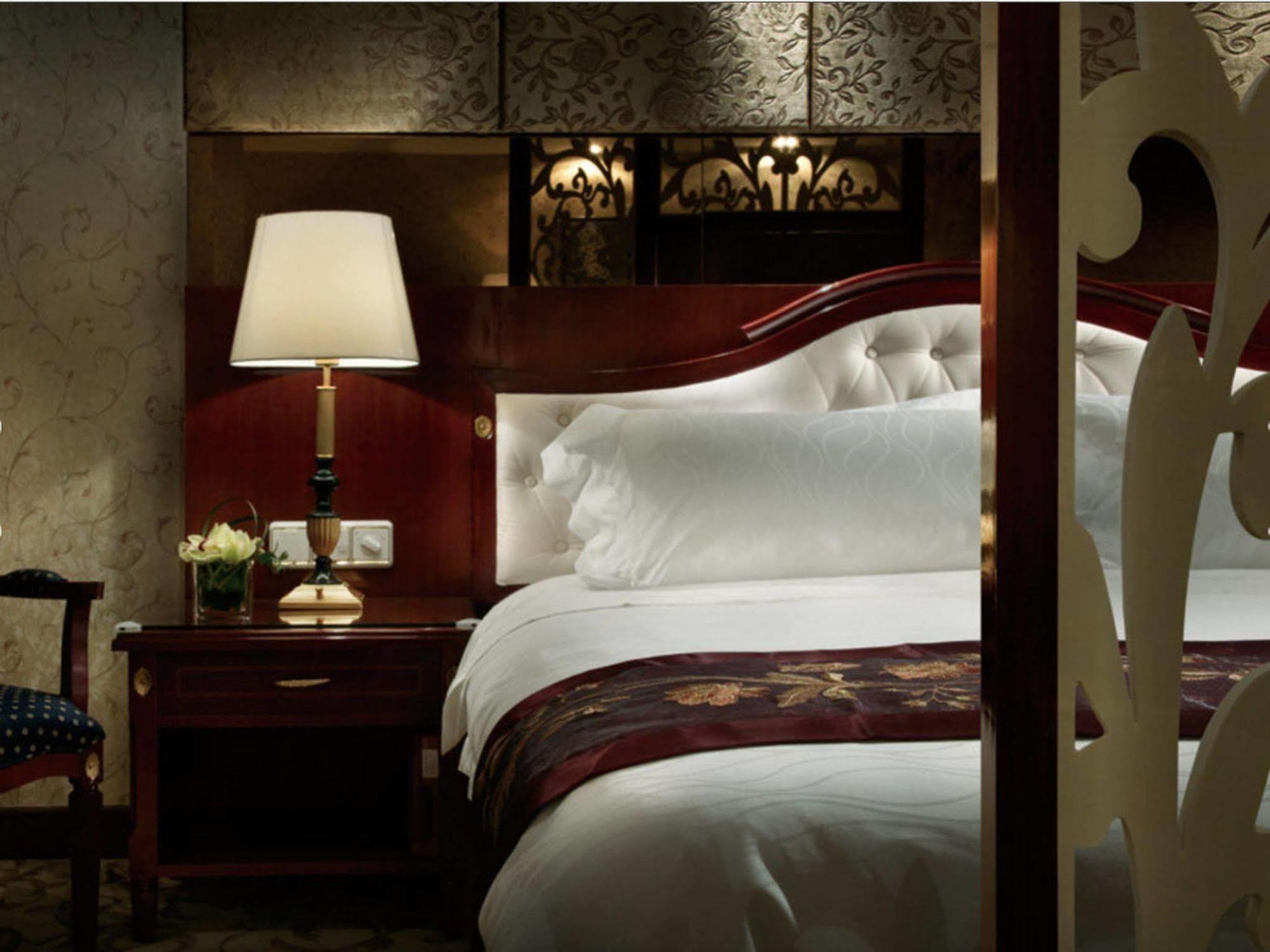 Ramada Plaza Tianlu Hotel Wuhan Bagian luar foto